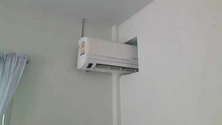Các kiểu lắp điều hòa: Từ độc lạ đến hài hước khiến dân mạng 'từ chối hiểu' - 8