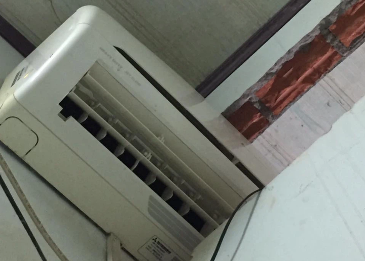 Các kiểu lắp điều hòa: Từ độc lạ đến hài hước khiến dân mạng 'từ chối hiểu' - 9