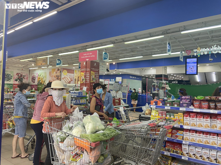 Trưởng phòng Kinh tế Nha Trang bị tạm đình chỉ liên quan chống dịch - 1