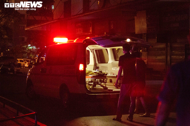 Bé gái 12 tuổi rơi từ tầng 12 chung cư ở Hà Nội chết thương tâm - 9
