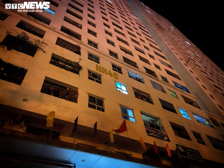 Bé gái 12 tuổi rơi từ tầng 12 chung cư ở Hà Nội chết thương tâm - 1