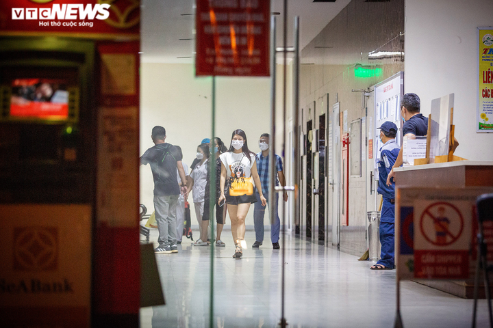 Thư tuyệt mệnh nghi của bé gái rơi từ tầng 12 chung cư ở Hà Nội - 1