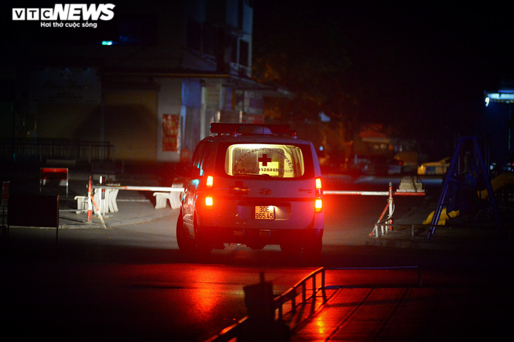 Bé gái 12 tuổi rơi từ tầng 12 chung cư ở Hà Nội chết thương tâm - 11