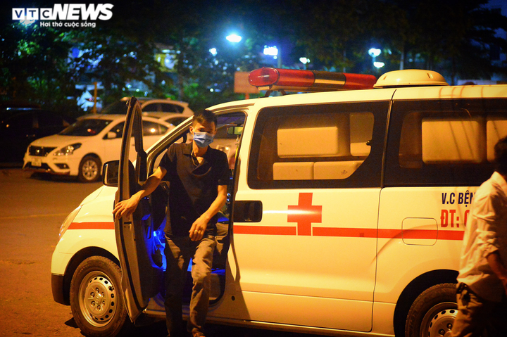 Bé gái 12 tuổi rơi từ tầng 12 chung cư ở Hà Nội chết thương tâm - 6