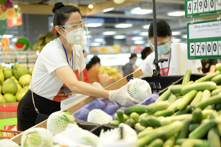 MC Quỳnh Hoa: 'Chồng đứng hình khi biết tôi dám vào tâm dịch' - 3