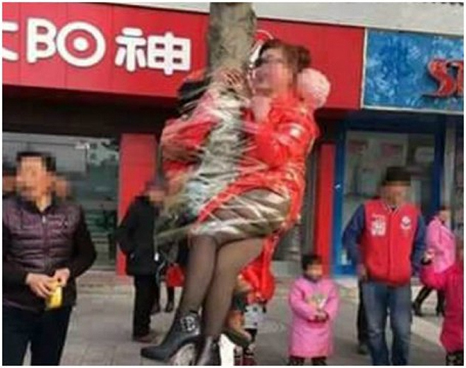 Tục ‘náo động phòng’ - nỗi khiếp sợ của các cô dâu chú rể Trung Quốc - 4