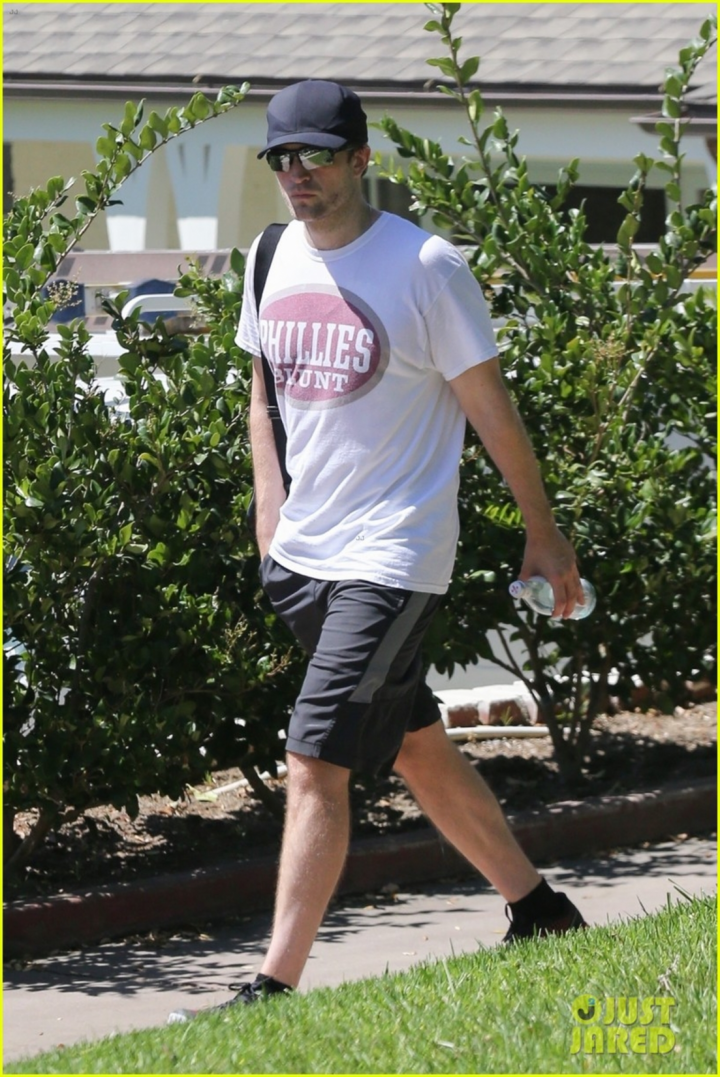 'Ma cà rồng' Robert Pattinson già nua bất ngờ - 4