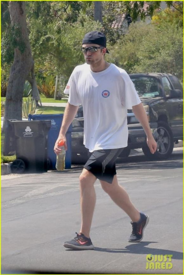 'Ma cà rồng' Robert Pattinson già nua bất ngờ - 7
