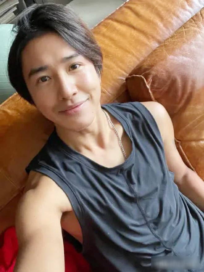 Tài tử 'Lương Sơn Bá - Chúc Anh Đài' ly hôn, gà trống nuôi con