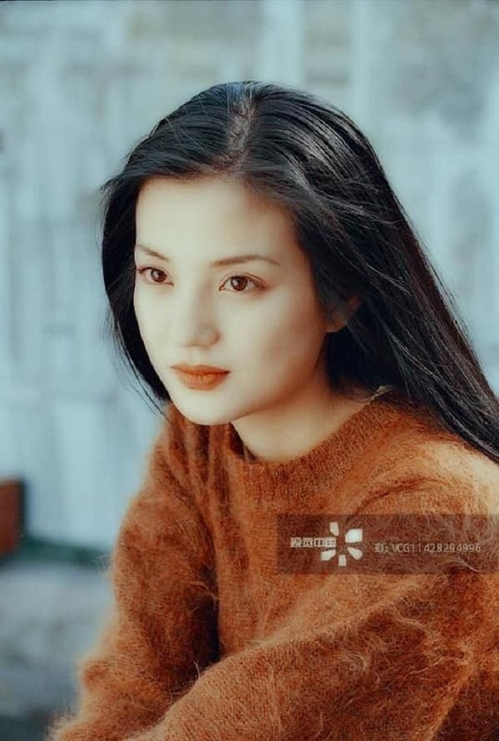 Nhan sắc tuổi đôi mươi và thành tích học tập đáng nể của Triệu Vy - 6