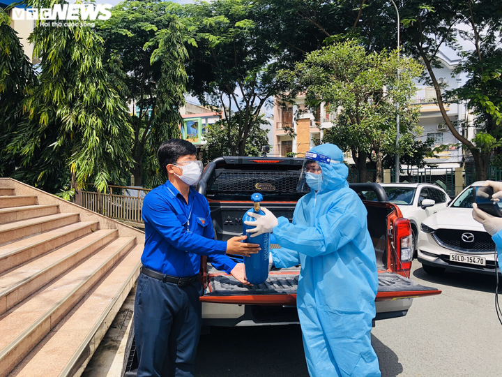 'Cha đẻ' ATM gạo thành lập thêm ATM oxy giao tận nhà bệnh nhân COVID-19 - 8