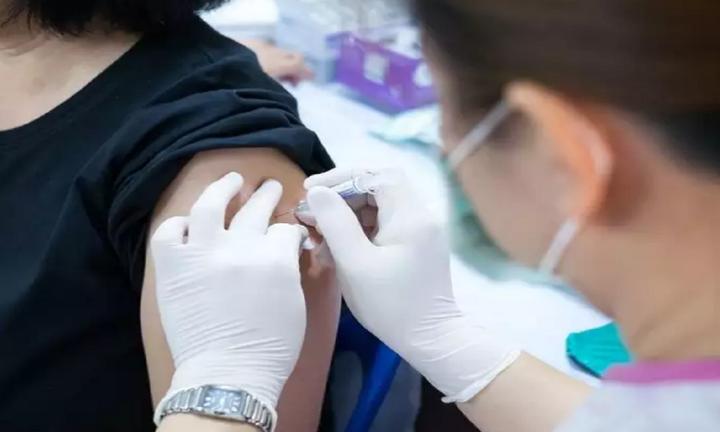 Người mắc bệnh tim có nên tiêm vaccine COVID-19? - 1