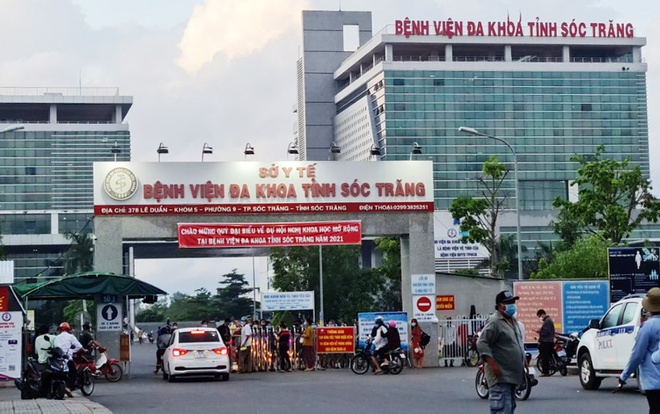 20 người dự đám tang con gái của F0 - 1