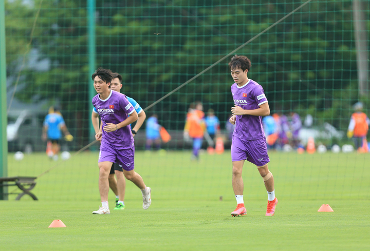 Tuyển Việt Nam tập buổi đầu tiên: Tuấn Anh, Văn Toàn, Văn Hậu tập riêng - 1