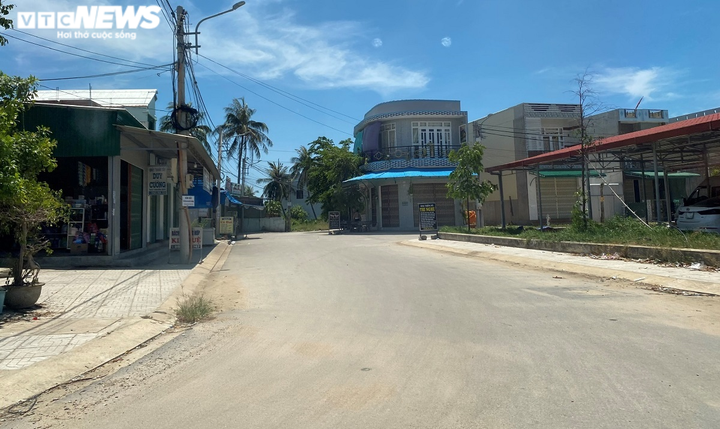 12.000 dân ở vùng tâm dịch Quảng Ngãi không ra khỏi nhà sau 18h - 1