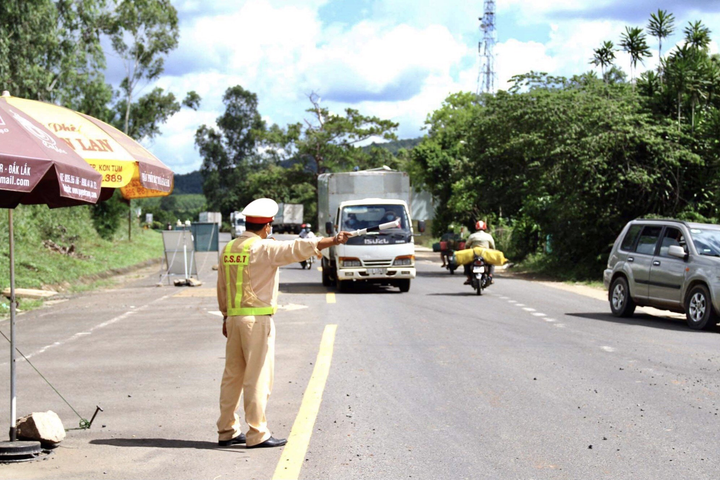 Kon Tum không tiếp nhận người về từ các tỉnh đang áp dụng Chỉ thị 16 - 1