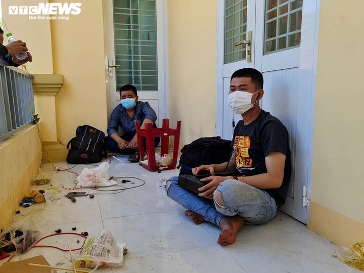 Chuyện của những người hồi hương nhớ đời - 4