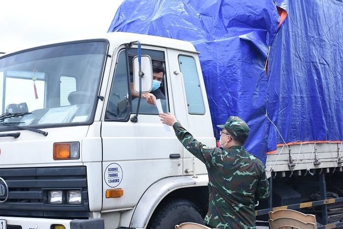 Phó Thủ tướng yêu cầu xem xét kiến nghị ưu tiên tiêm vaccine COVID-19 cho lái xe - 1