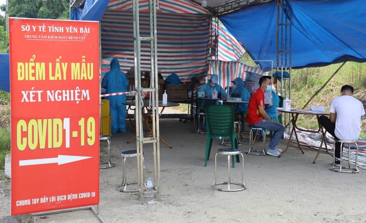 Nhiều người đi xe máy từ miền Nam về Lào Cai, Yên Bái dương tính SARS-CoV-2 - 1