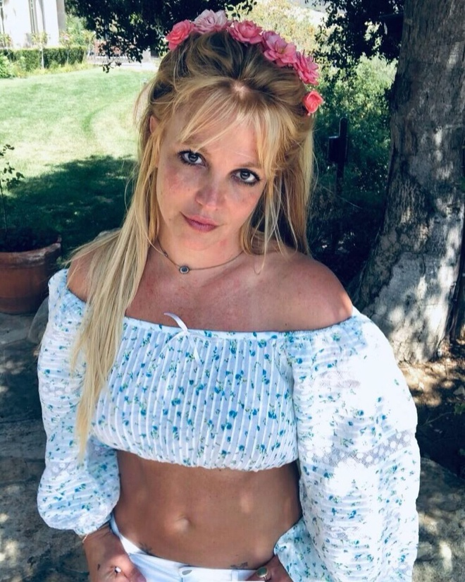 Britney Spears lần đầu có máy tính bảng của riêng mình - 1