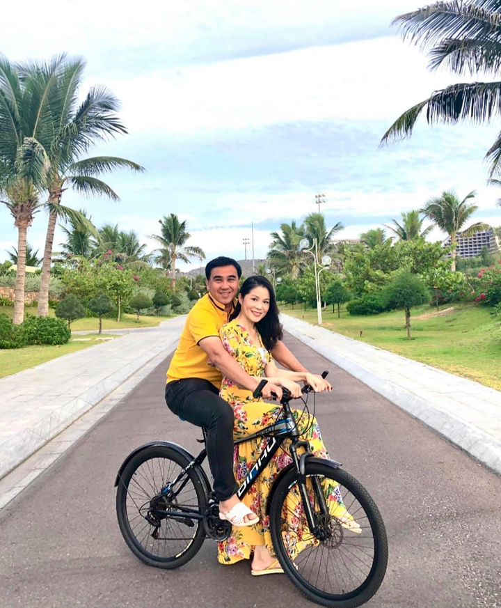 Vợ Quyền Linh đẹp mặn mà, cư xử khéo léo: Quá xứng đôi với MC hàng đầu Vbiz - 3