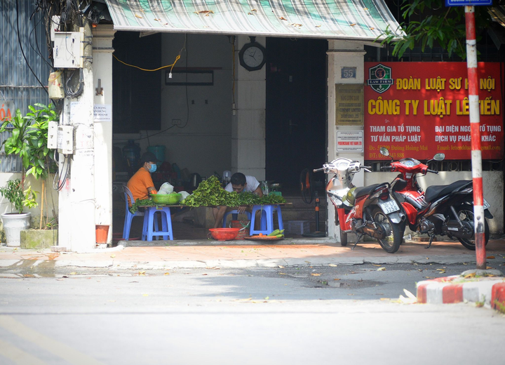Video, ảnh: Ngày cuối đợt giãn cách, tràn lan bán hàng rong như ‘tháo khoán’ - 6