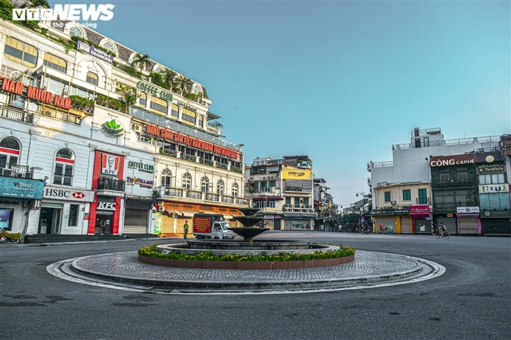 Hà Nội quyết định kéo dài giãn cách xã hội đến 6h ngày 23/8 - 1