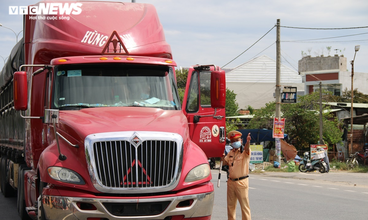 Lái xe từ vùng dịch đến Quảng Ngãi: Không cách ly tập trung, không được qua chốt - 1