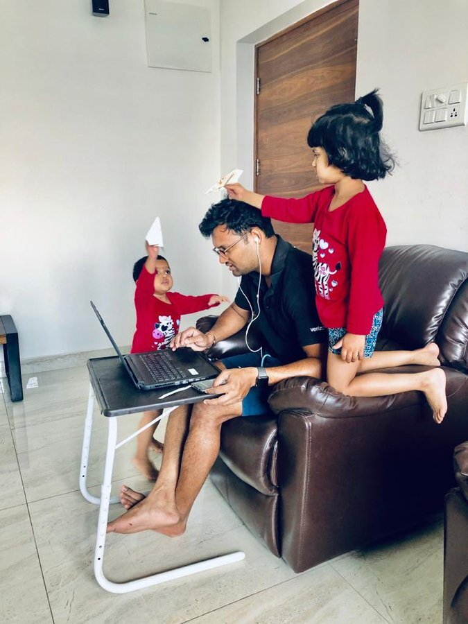 Cảnh dở khóc dở cười trong chuỗi ngày làm việc tại nhà khiến ai nấy than trời - 1