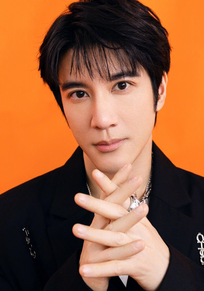 Vương Lực Hoành livestream cạo râu ảnh 2 Livestream cạo râu 1 tiếng, Vương Lực Hoành kiếm 180.000 USD - 2