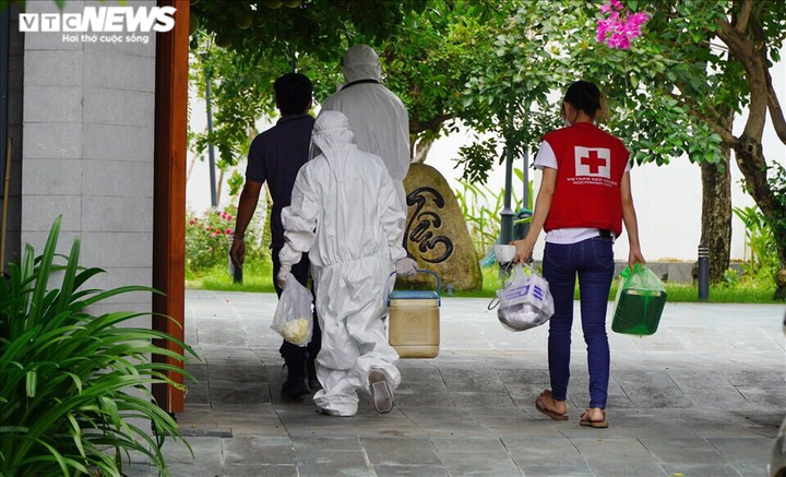 TP.HCM: Đến tận nhà tiêm vaccine COVID-19 cho người có công, người lớn tuổi - 2