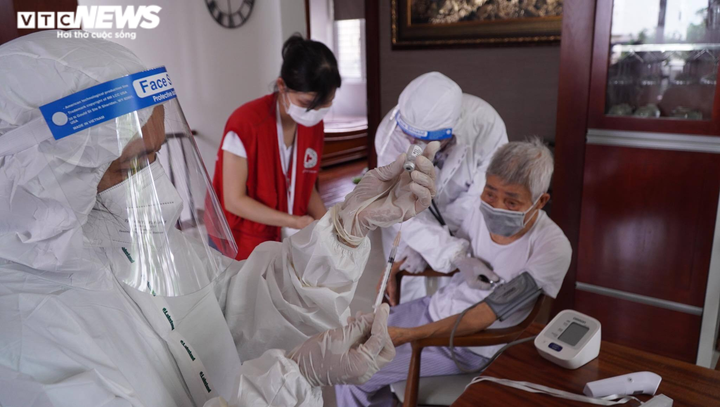 TP.HCM: Đến tận nhà tiêm vaccine COVID-19 cho người có công, người lớn tuổi - 4