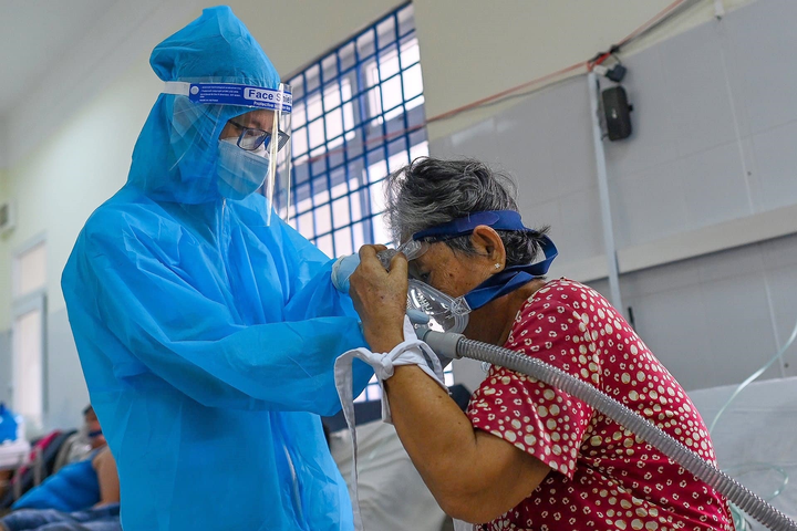 Bộ Y tế: Tiêm vaccine COVID-19 cuốn chiếu để tạo vùng xanh an toàn - 2