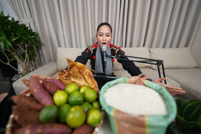 H'Hen Niê chốt được 1.200 đơn hàng khoai lang, chanh sau một buổi livestream - 1