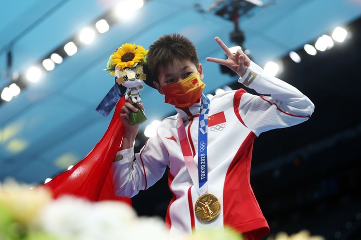 Xúc động VĐV Trung Quốc 14 tuổi dùng tiền thưởng HCV Olympic chữa bệnh cho mẹ - 2