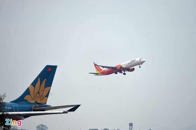 Giá vé máy bay TP.HCM đi Đà Nẵng, Nha Trang tăng gần kịch trần - 1