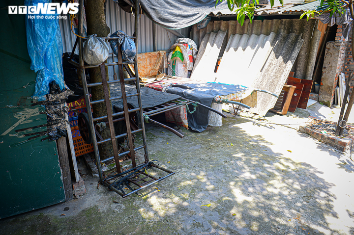 Ảnh: Phu bốc vác chợ đầu mối Long Biên kẹt giữa Thủ đô, dìu nhau qua mùa dịch - 4