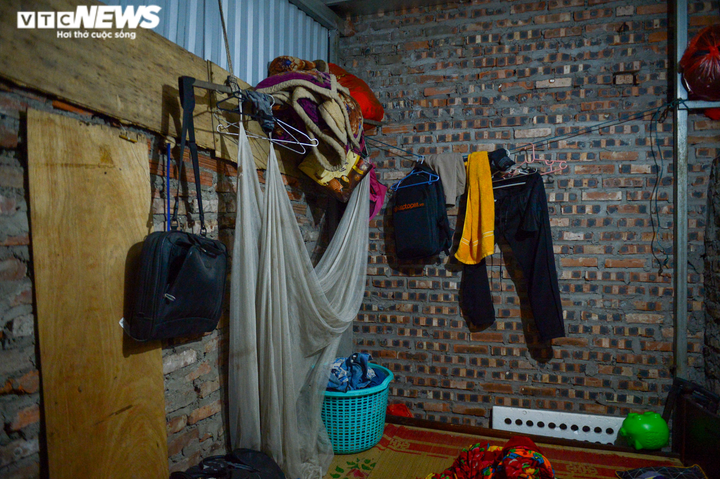 Ảnh: Phu bốc vác chợ đầu mối Long Biên kẹt giữa Thủ đô, dìu nhau qua mùa dịch - 7