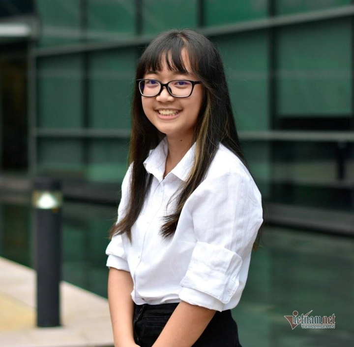 Nữ sinh Việt được khắc tên lên 'bảng vàng' trường phổ thông ở Singapore - 3