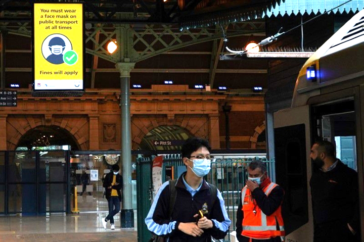 Các bang đông dân nhất Australia vật lộn với biến thể Delta - 1