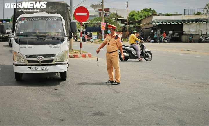Lái xe chở hàng từ Đà Nẵng đi Quảng Nam nếu ở lại phải cách ly tập trung trả phí - 1