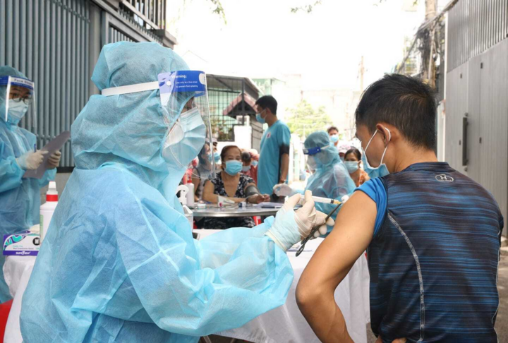  Sở Y tế TP.HCM ra văn bản khẩn về tiêm vaccine cho người bị trì hoãn - 1