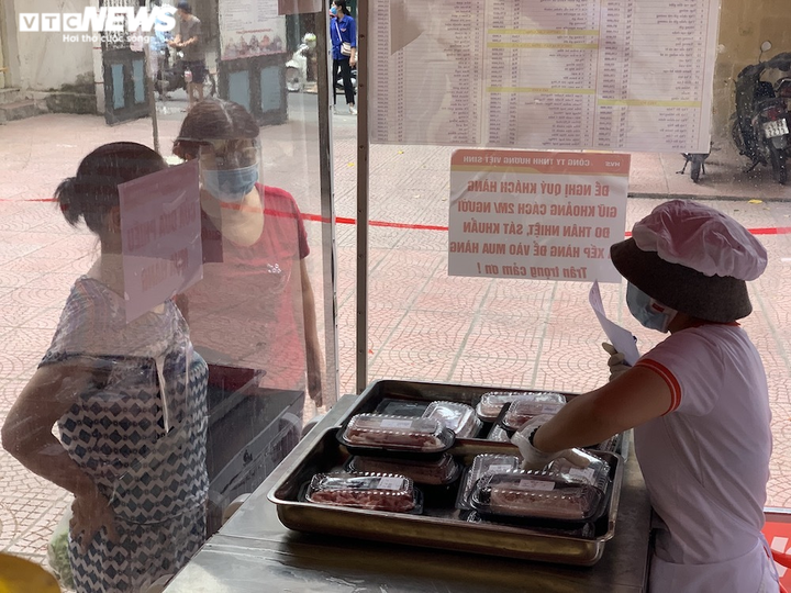 Chợ lưu động giá cả bình ổn, dân Hà Nội thoải mái chọn mua - 14