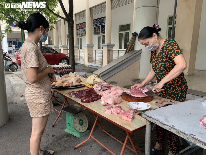 Chợ lưu động giá cả bình ổn, dân Hà Nội thoải mái chọn mua - 11