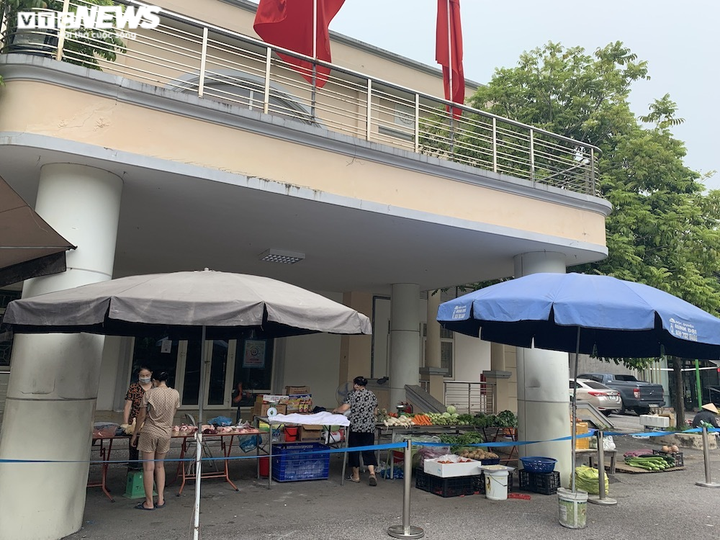 Chợ lưu động giá cả bình ổn, dân Hà Nội thoải mái chọn mua - 9
