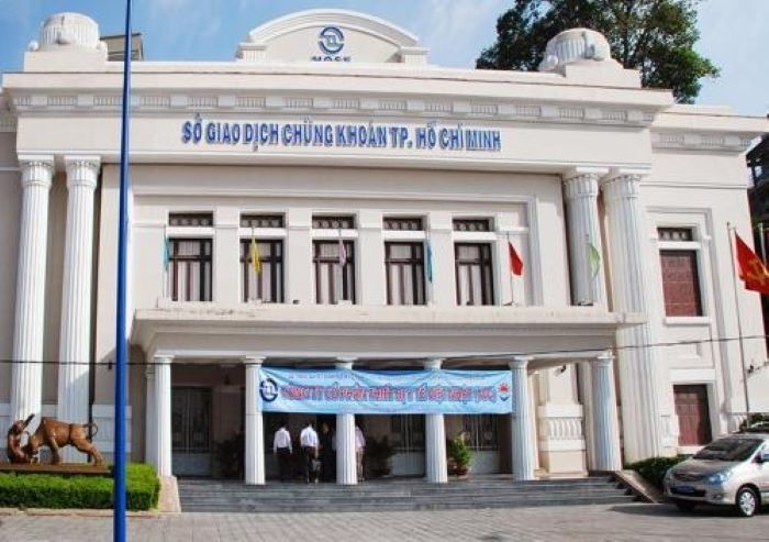 HoSE tạm ngừng tiếp khách, chuyển sang giao dịch online sau khi có ca COVID-19 - 1