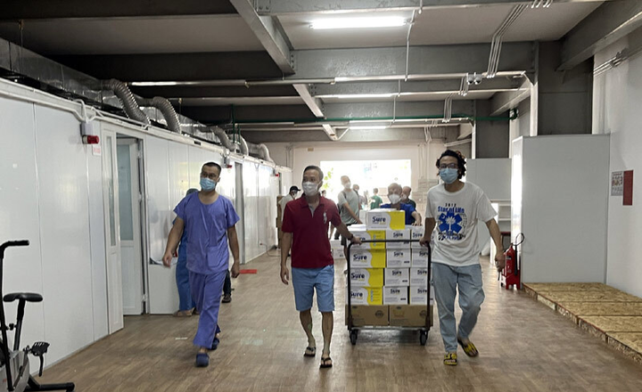 Vinamilk trao tặng 2.000 sữa Sure Prevent Gold cho bệnh nhân COVID-19 nặng - 3