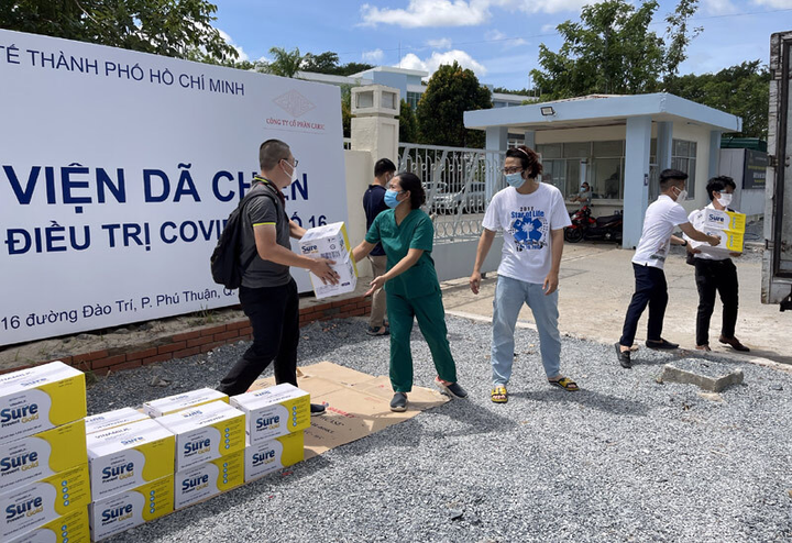 Vinamilk trao tặng 2.000 sữa Sure Prevent Gold cho bệnh nhân COVID-19 nặng - 2