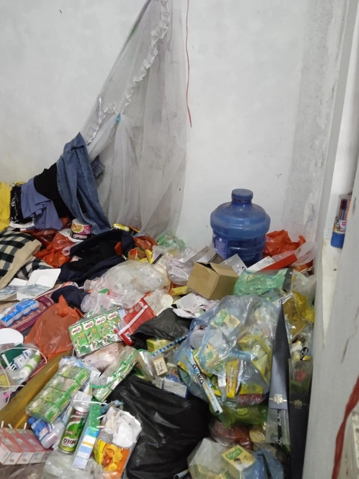 Căn phòng trọ ngập ‘của để dành’ của cô gái trẻ gây sốc MXH: ‘Ủa rồi ngủ ở đâu?’ - 3