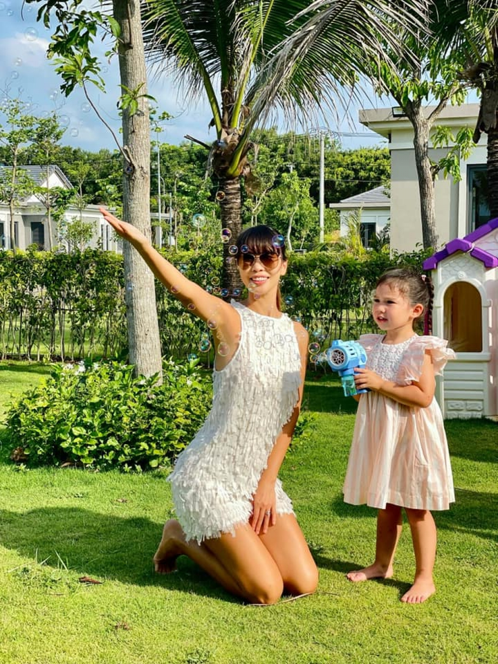 Cuộc sống mùa dịch của gia đình siêu mẫu Hà Anh - 8